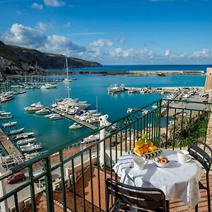  Apartment Veranda Sul Porticciolo Italy